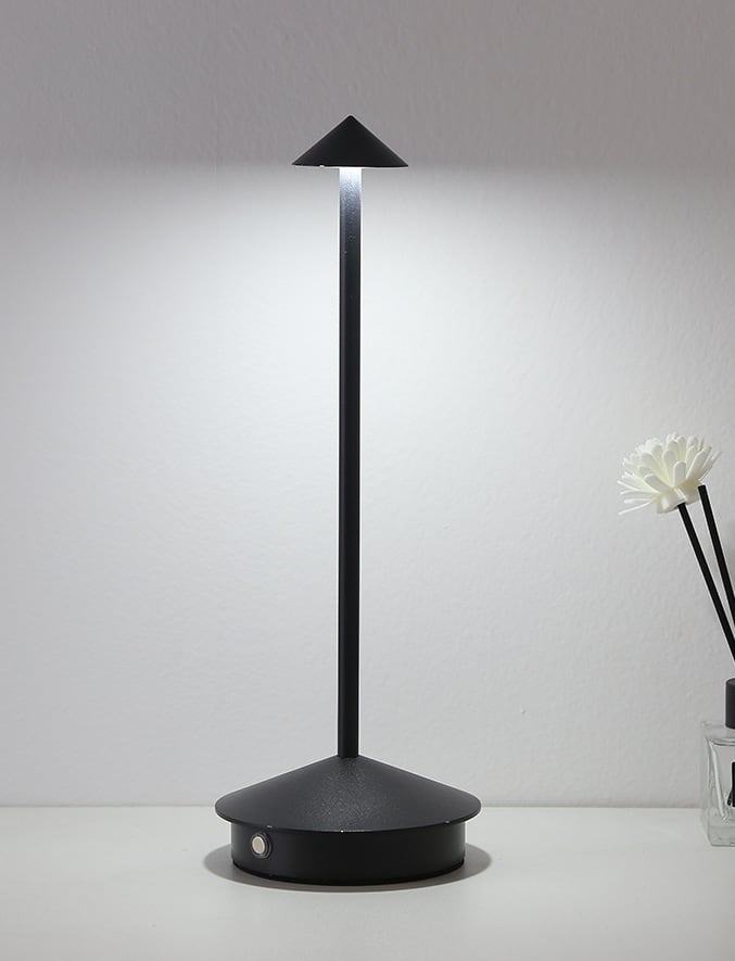 MP PIUS Rechargeable LED Table Lamp
