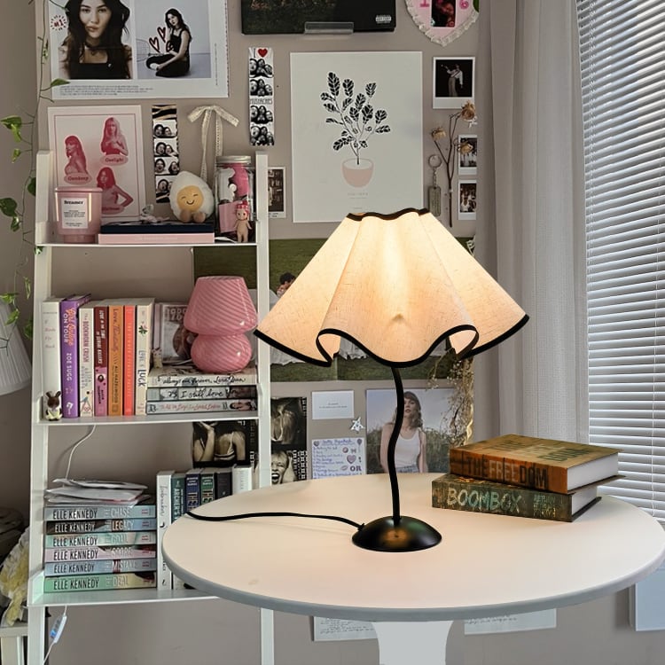 H39 Miho Pleated S Table Lamp